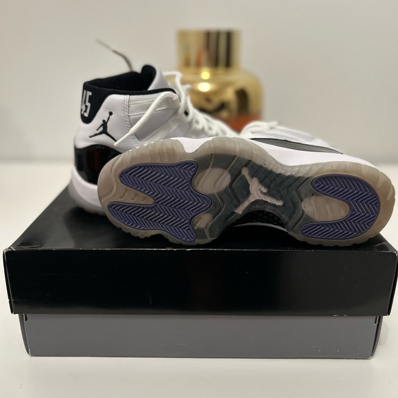 Air Jordan 11 Retro, White/Black Concord - Picture 6 of 9